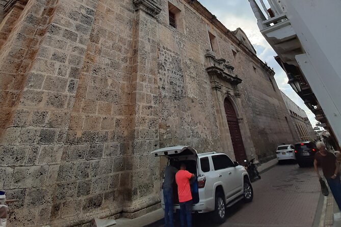 Tour in Chiva 5 hours through the City of Cartagena - Stop 4: Barrio Getsemaní, Urban Art Views from the Road