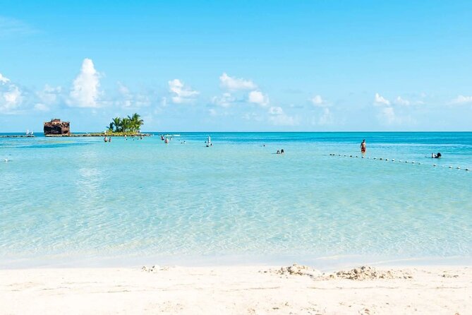 Tour in Pontoon to the Aquarium Bahia Palito, Mangroves, Rocky Cay - A 9:00 am small-group pontoon day in San Andrés