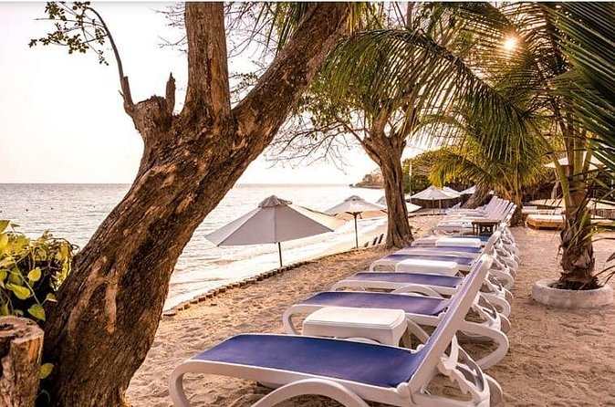 Tour Isla del Encanto Cartagena - Isla del Encanto: a real island break just off Cartagena