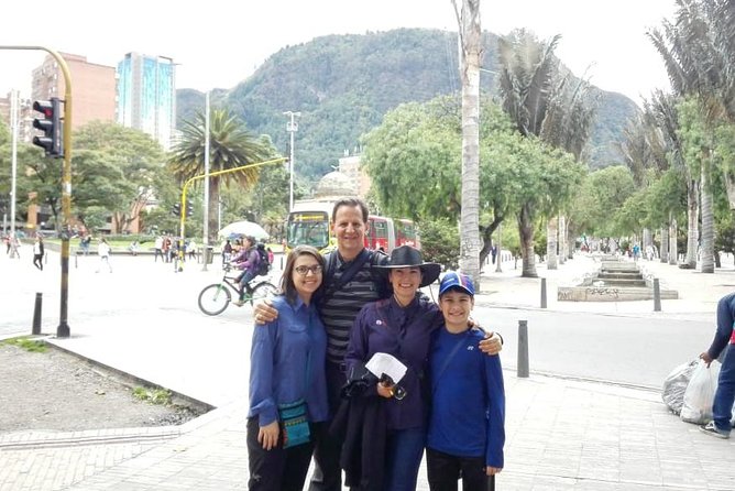Tour Nocturno de Tejo y Salsa en Bogotá - Price and logistics, why $43 can make sense