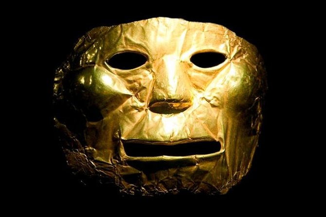 Tour Nocturno de Tejo y Salsa en Bogotá - Downtown Bogotá and the Gold Museum stop you get included