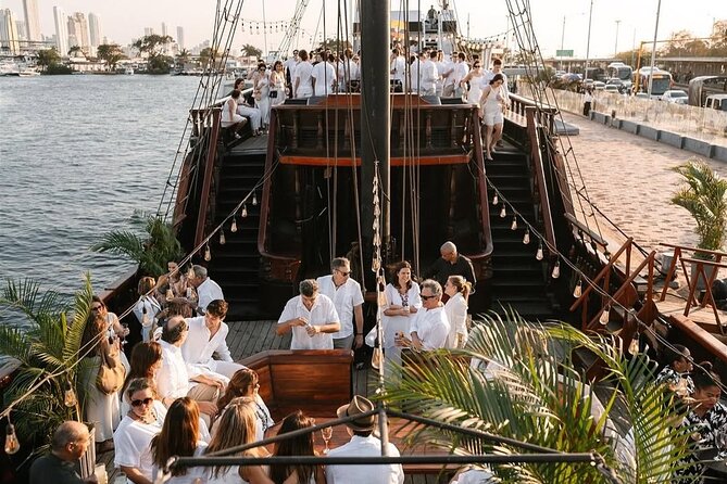 Tour of Bahia Cartagena by Pirate Boat with Sunset and Music - How the Included Drinks Work (And Why the Token System Matters)