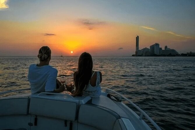 Tour of Bahia in Cartagena with Sunset, Music and Open Bar - Key highlights worth planning for
