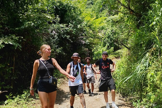 Tour of indigenous trails, coffee, cocoa, waterfalls - Minca - Group size, pace, and why Leo-style guiding makes it better