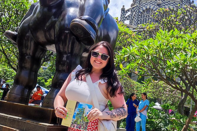 Tour of Medellin with Extended Visit to Commune 13 and Book-Art - Plaza Botero, Parque Berrío, and Metrocable: Medellín Starts Moving