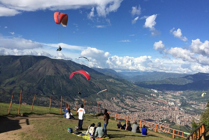 Tour Paragliding - Your Team: Camilo, Joshua, and the Kind of Help That Makes It Smooth