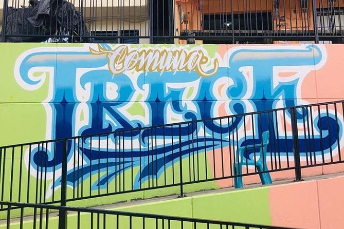 Tour privado Comuna 13 graffiti combinado con Pablo Escobar . - Key highlights you’ll feel on this tour