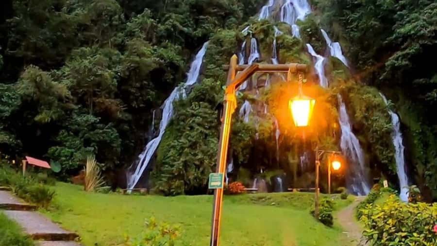 Tour Santa Rosa hot springs from Pereira, Armenia or Salento - The guides and the vibe: what makes the day feel like more than a ride