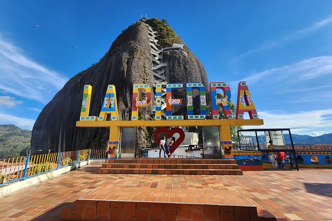 Tour to Guatapé Piedra del Peñol, with a cruise boat tour - From Laureles to Guatapé: timing and how the day flows