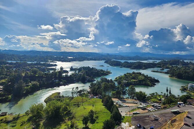 Tour to Guatapé Piedra del Peñol, with a cruise boat tour - Stop 1: a quick start with a typical Colombian breakfast