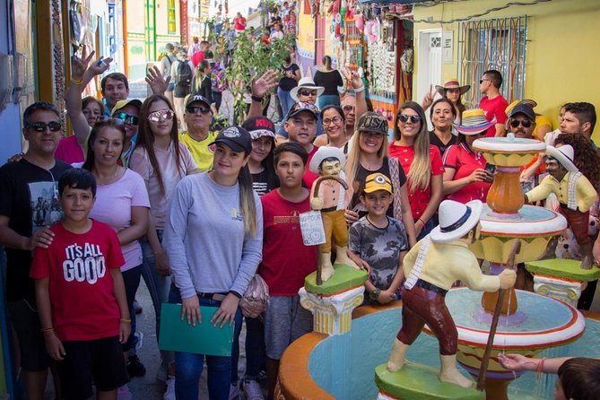 Tour to Guatapé + Rumbero Boat + Access to the Stone - Guatapé plus the Stone plus a boat ride, all in one 10-hour run