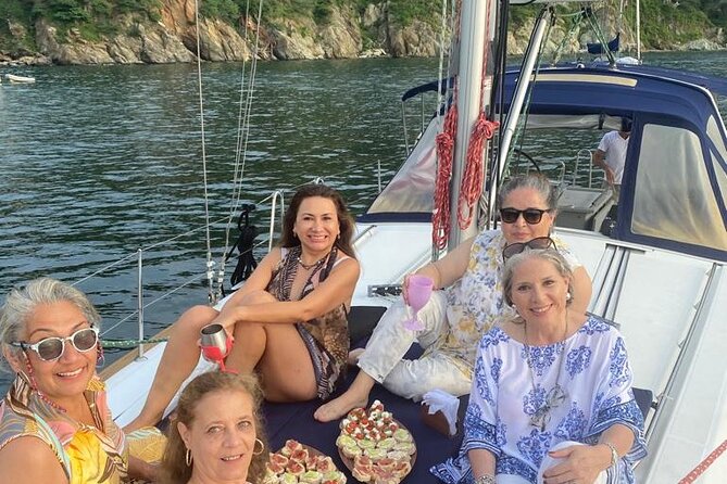 Trip (half day) in a Private Sailing Boat in the Tayrona Park - Why a private sail in Tayrona waters feels like the right kind of escape