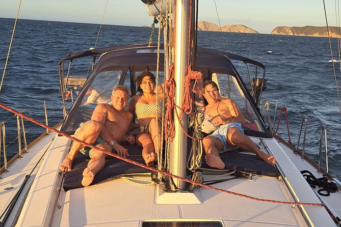 Trip (half day) in a Private Sailing Boat in the Tayrona Park - The host team and onboard vibe with Dan and his partner