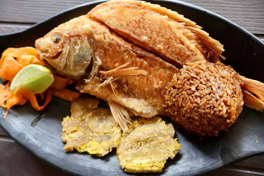 Typical lunch on beach, mangrove tour & fishing with natives - First impressions: meeting the community by the sea in Bolívar