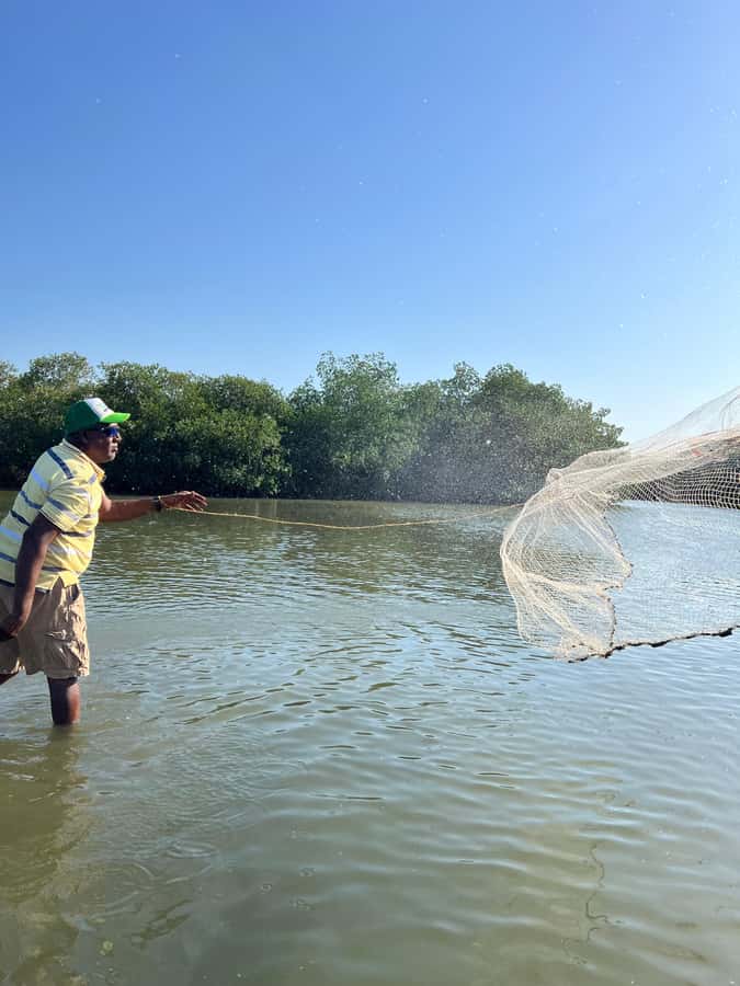 Typical lunch on beach, mangrove tour & fishing with natives - Should you book this Bolívar mangrove and fishing experience?