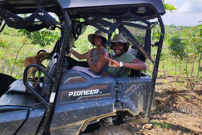UTV Safari in a Wildlife-Filled Nature Reserve Near Cartagena - Seeing parrots and macaws close up, without the zoo vibe