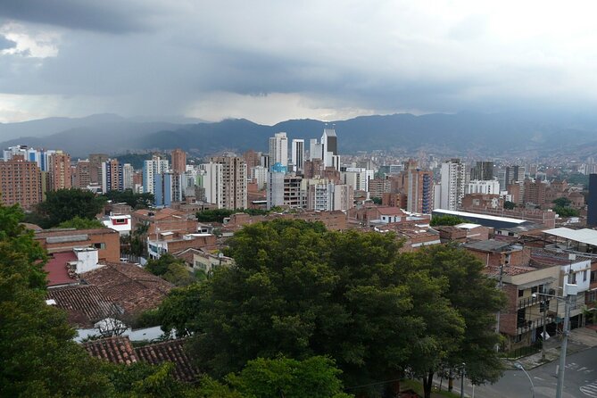 Viewpoints, Neighborhoods and Communes. La Medellin Real - UVA de la Armonía: Home to Medellín’s Largest Macromural
