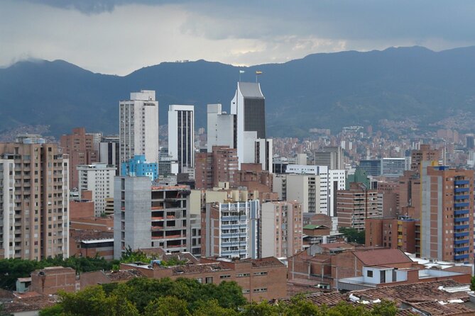 Viewpoints, Neighborhoods and Communes. La Medellin Real - Night Moves on La 70 and North-East Comuna Energy
