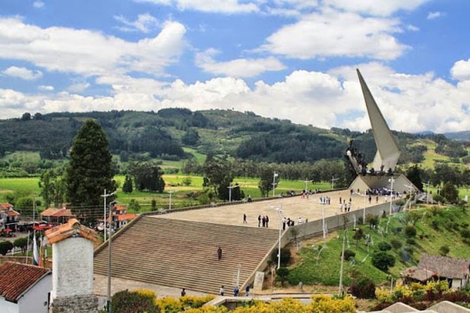 Villa de Leyva Private Full-Day Trip from Bogota - Raquira craft time: photos, shopping, and colorful streets