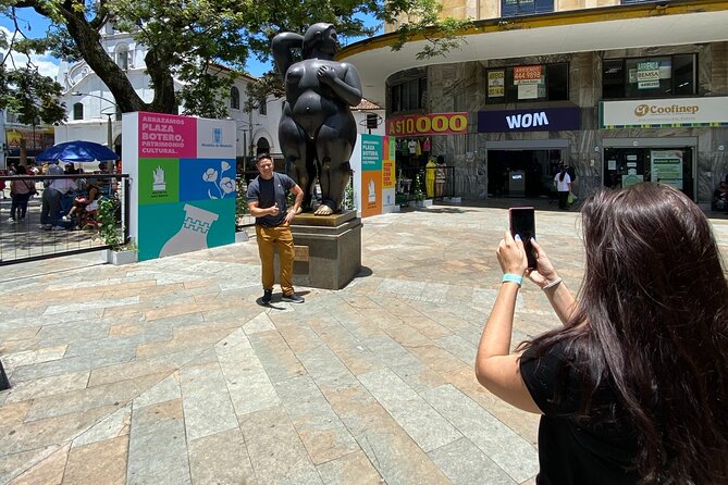 Walking tour downtown Medellín - El Laboratorio de Café: Snacks Included, Coffee Optional