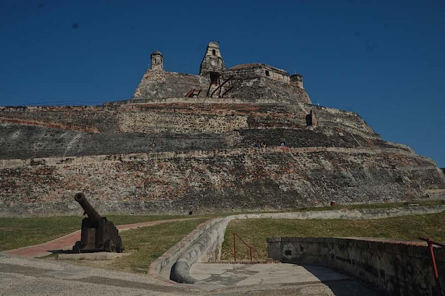 Walled City, Getsemani San Felipe Castle Cartagena City Tour - Walled City Squares and Cathedral Stops, Getting Your Bearings Fast