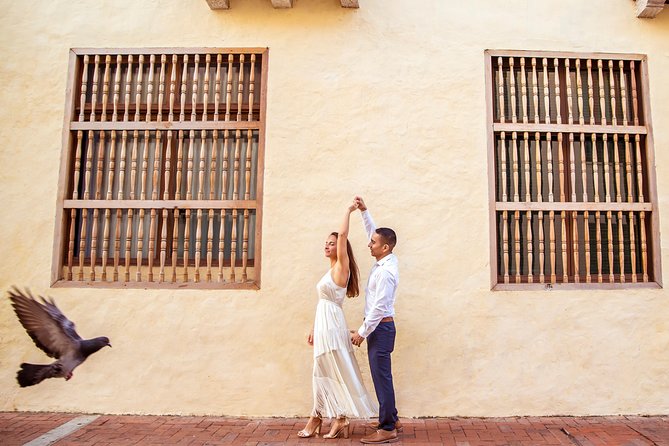 Your Local Photographer in Cartagena - Meeting at Torre del Reloj Boca del Puente, Then Getting Right to the Photos