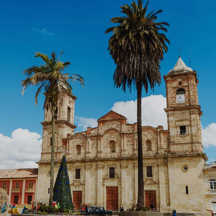 Zipaquirá: Salt Cathedral Group Tour with Pickup - Guides and drivers: the difference between a good tour and a great day